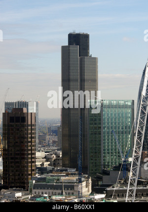 Tower 52 connu officiellement sous le nom de NatWest tower à Londres. Le cinquième plus haut bâtiment de Londres debout à 183 mètres (600 pi) de hauteur. Banque D'Images