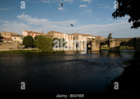 La rivière qui traverse l'aude limoux en france Banque D'Images