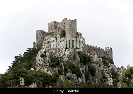 Le château de puilaurens puilaurens dans l'un des châteaux cathares dans le sud de la france Banque D'Images