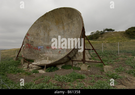 Un 'SOUND' béton miroir plat près de Hythe, dans le Kent. Banque D'Images