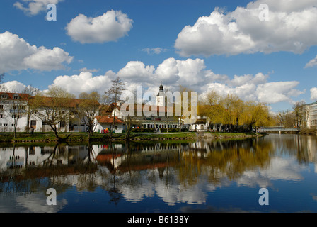 L'église paroissiale de St Michel sur la rivière Regen, Regen, forêt de Bavière, Basse-Bavière Banque D'Images