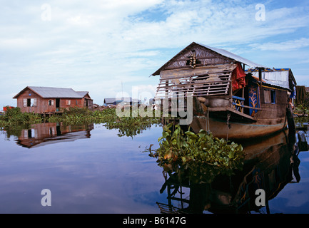 Village flottant vietnamien Cambodge Asie du sud-est Banque D'Images