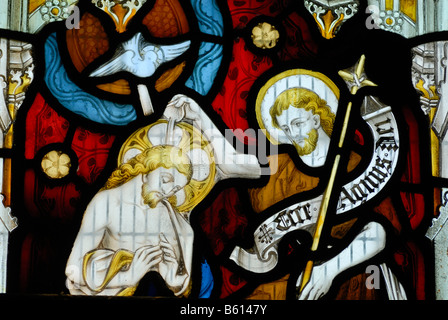 Jésus et l'apôtre dans la fenêtre d'une église, Saint Andrew's Cathedral, cathédrale gothique, Wells, Somerset, Angleterre, Mendip Banque D'Images