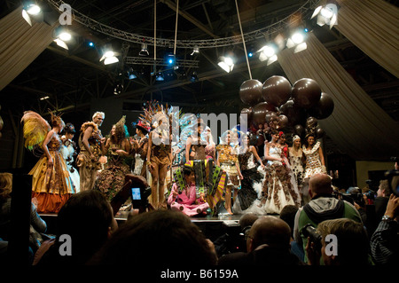 Salon du Chocolat 2008 à Paris. Un spectacle de robes de designers sur l'ouverture de nuit chocolat est le thème Banque D'Images
