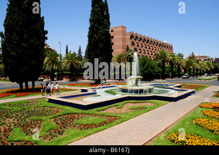 Carré moderne dans la nouvelle ville, Marrakech, Maroc, Afrique Banque D'Images