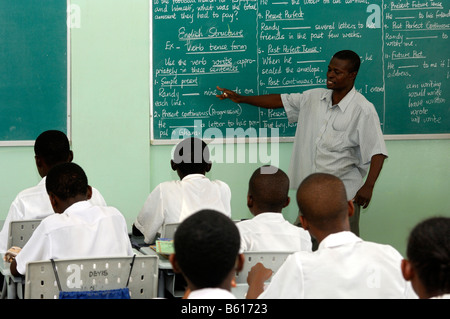 Dans le cours d'anglais à l'École Internationale de Jeunes, Accra, Allemagne Banque D'Images