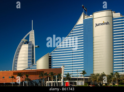 7 étoiles Burj Al Arab et le Jumeirah Beach Hotel, Dubai, Émirats Arabes Unis Banque D'Images