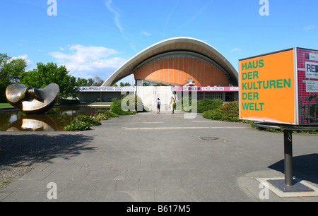 Maison des Cultures du Monde, connu sous le nom de l'Huître enceinte, l'ancien palais des congrès, Berlin Banque D'Images