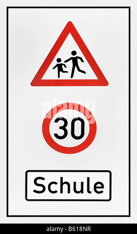 Signe de l'information, les enfants qui jouent, 30km/h des zones scolaires Banque D'Images