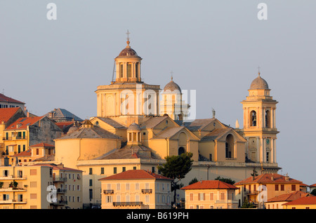 Imperia Porto Maurizio, cathédrale classique avec district, Riviera dei Fiori, Ligurie, Italie, Europe Banque D'Images