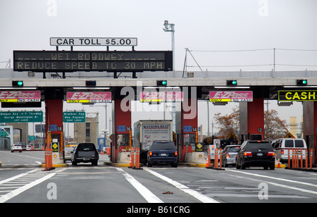 E ZPass plaza sans frais et paiement en espèces à l'autoroute I 278 Amérique New York USA Banque D'Images