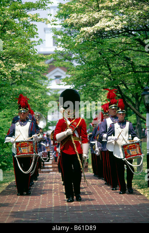 Les étudiants en uniforme la marche, à l'Académie Militaire de Valley Forge et collège, école privée, Wayne, comté de Delaware, OHIO, USA Banque D'Images