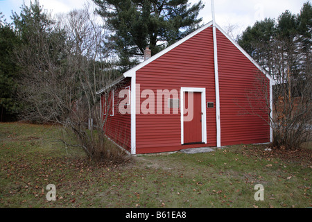 La petite école rouge durant les mois d'automne situé à Newport New Hampshire USA Banque D'Images