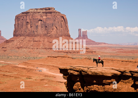 Avis de John Ford Poing dans Monument Valley avec les touristes dans la distance Banque D'Images