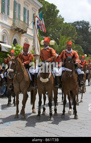 Cavaliers portant des costumes traditionnels à la Cavalcata Sarda parade à Sassari, Sardaigne, Italie, Europe Banque D'Images