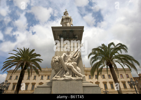 Monument de Vittorio Emanuele II, en face de l'école néoclassique Palazzo della Provincia, Piazza Italia, Sassari, Sardaigne, Italie Banque D'Images