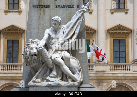 Monument de Vittorio Emanuele II, en face de l'école néoclassique Palazzo della Provincia, Piazza Italia, Sassari, Sardaigne, Italie Banque D'Images