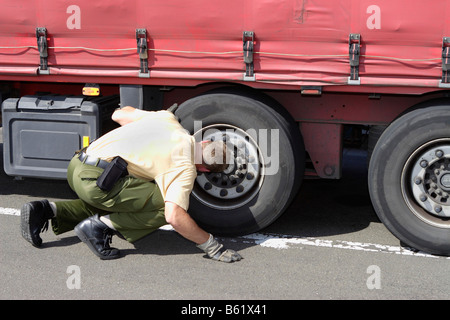 Un camion de contrôle policier Banque D'Images