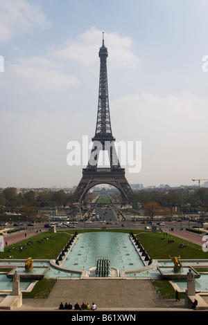 Une vue sur les Jardins du Trocadéro, de la Tour Eiffel et du Palais de Chaillot à Paris Banque D'Images