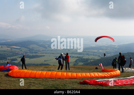 Parapente sur le plateau Wasserkuppe, Rhoen, Hesse, Germany, Europe Banque D'Images