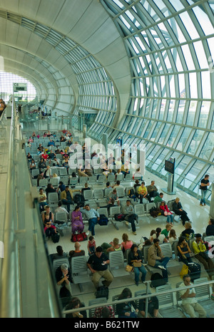 L'attente des passagers, l'aéroport de Suvarnabhumi, à Bangkok, Thailande, Asie Banque D'Images