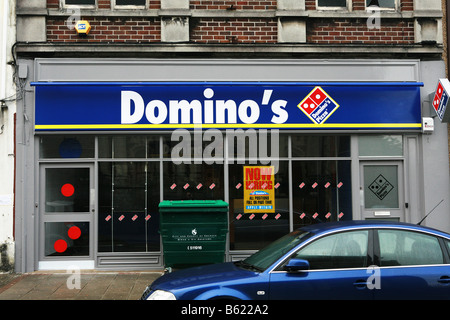 Dominos Pizza new high street shop ouverture pendant la crise du crédit récession ralentissement économique dans UK du recrutement de nouveau personnel poster Banque D'Images