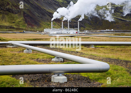 La centrale géothermique de Nesjavellir fournit de l'énergie par les pipelines et les câbles d'alimentation jusqu'à Reykjavik, Islande, Euro Banque D'Images