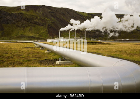 La centrale géothermique de Nesjavellir fournit de l'énergie par les pipelines et les câbles d'alimentation jusqu'à Reykjavik, Islande, Euro Banque D'Images