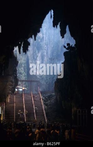 L'intérieur des grottes de Batu, site d'un temple hindou et vénéré centre de pèlerinage, juste à l'extérieur de Kuala Lumpur, Malaisie Banque D'Images