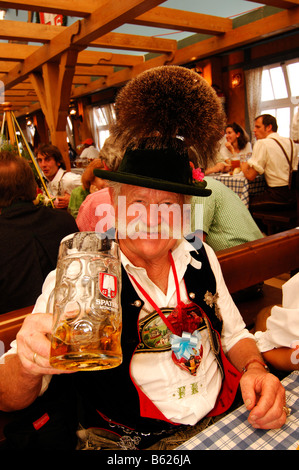 L'homme en costume traditionnel bavarois, Wies'n, octobre fest, Munich, Bavaria, Germany, Europe Banque D'Images