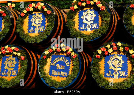 Fûts de bière La bière sur le wagon à partir de la brasserie Augustiner, Wies'n, l'Oktoberfest, Munich, Bavaria, Germany, Europe Banque D'Images