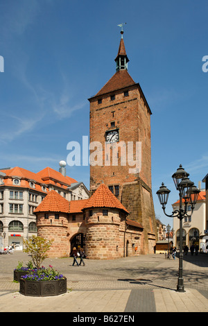 Weisser Turm, tour blanche, l'éclairage, à la zone piétonne, du centre-ville historique, Nuremberg, Middle Franconia, Bavaria, Germany, Banque D'Images