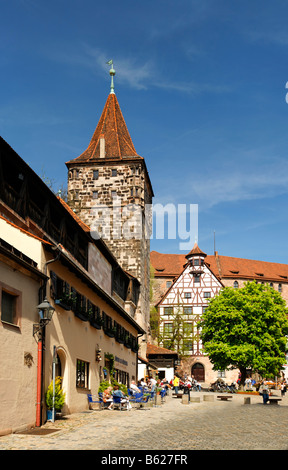 Tiergaertnertor Tower, mur de la ville, tour fortifiée, centre-ville historique, Nuremberg, Middle Franconia, Bavaria, Germany, Europe Banque D'Images