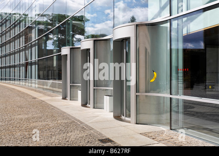 Façade en verre, l'entrée, Neues Museum, New Museum, musée de l'état de l'art et le design, centre-ville historique, Nuremberg, milieu Fran Banque D'Images