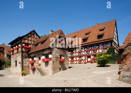 Château de Kaiserburg ou, avant-cour, maisons à colombages, Nuremberg, Middle Franconia, Bavaria, Germany, Europe Banque D'Images