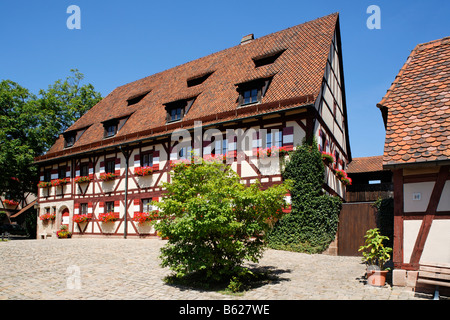 Château de Kaiserburg ou, avant-cour, maisons à colombages, forteresse de l'administration, Nuremberg, Middle Franconia, Bavaria Banque D'Images