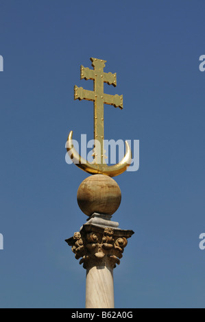 Double cross et croissant de lune sur la colonne de la peste, Vieille Place, Klagenfurt, Autriche, Europe Banque D'Images