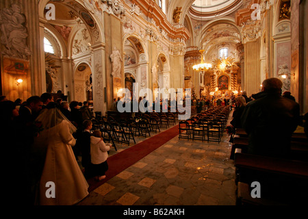 Mariage à l'église baroque de Saint Anne, Cracovie, Pologne, Europe Banque D'Images