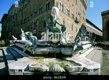 Fontaine de Neptune, le Palazzo Vecchio, la Piazza della Signora, Florence, Florence, Toscane, Italie, Europe Banque D'Images