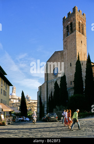 Basilique San Domenico, le campanile, Sienne, Toscane, Italie, Europe Banque D'Images