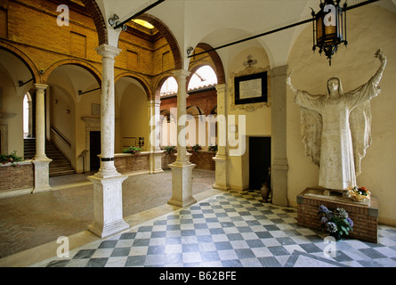 Santuario e Casa di Santa Caterina, cour intérieure, d'arcades, Sienne, Toscane, Italie, Europe Banque D'Images