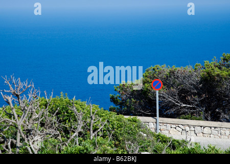 Aucun signe permanent dans une rue près du phare sur le Cap de Formentor, Majorque, Iles Baléares, Espagne, Europe Banque D'Images