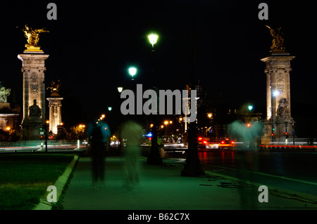 Vue sur le Pont Alexandre III de nuit, le Pont Alexandre III, Paris, France, Europe Banque D'Images