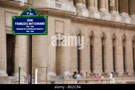 Signer, Quai François Mitterrand, Paris, France, Europe Banque D'Images