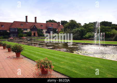 Le CANAL, MAISON ET JARDINS DE RHS WISLEY. Le siège de la Royal Horticultural Society. L'ANGLETERRE Banque D'Images