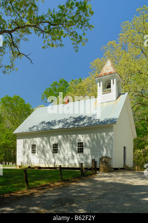 La primitive Église baptiste dans la Cades Cove de Great Smoky Mountains National Park, California, USA. Photo par Darrell Young. Banque D'Images