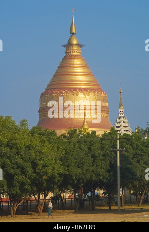 Stupa doré de la Pagode Shwezigon Banque D'Images