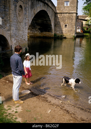 UK Angleterre Gloucestershire Lechlade Halfpenny Bridge sur la Tamise Banque D'Images