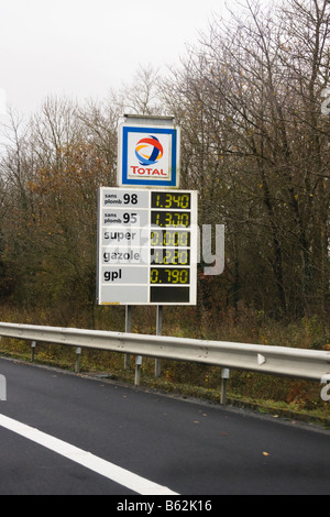 Prix de l'essence sur l'Autoroute de Banque D'Images