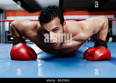 Portrait of a male boxer exerçant Banque D'Images